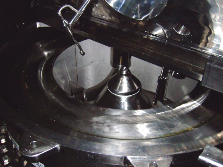  Stainless Steel 316L Manual Discharge-Top Centrifuge-Basket 1,250 mm (49.2 in) For Sale - IPP# 222622