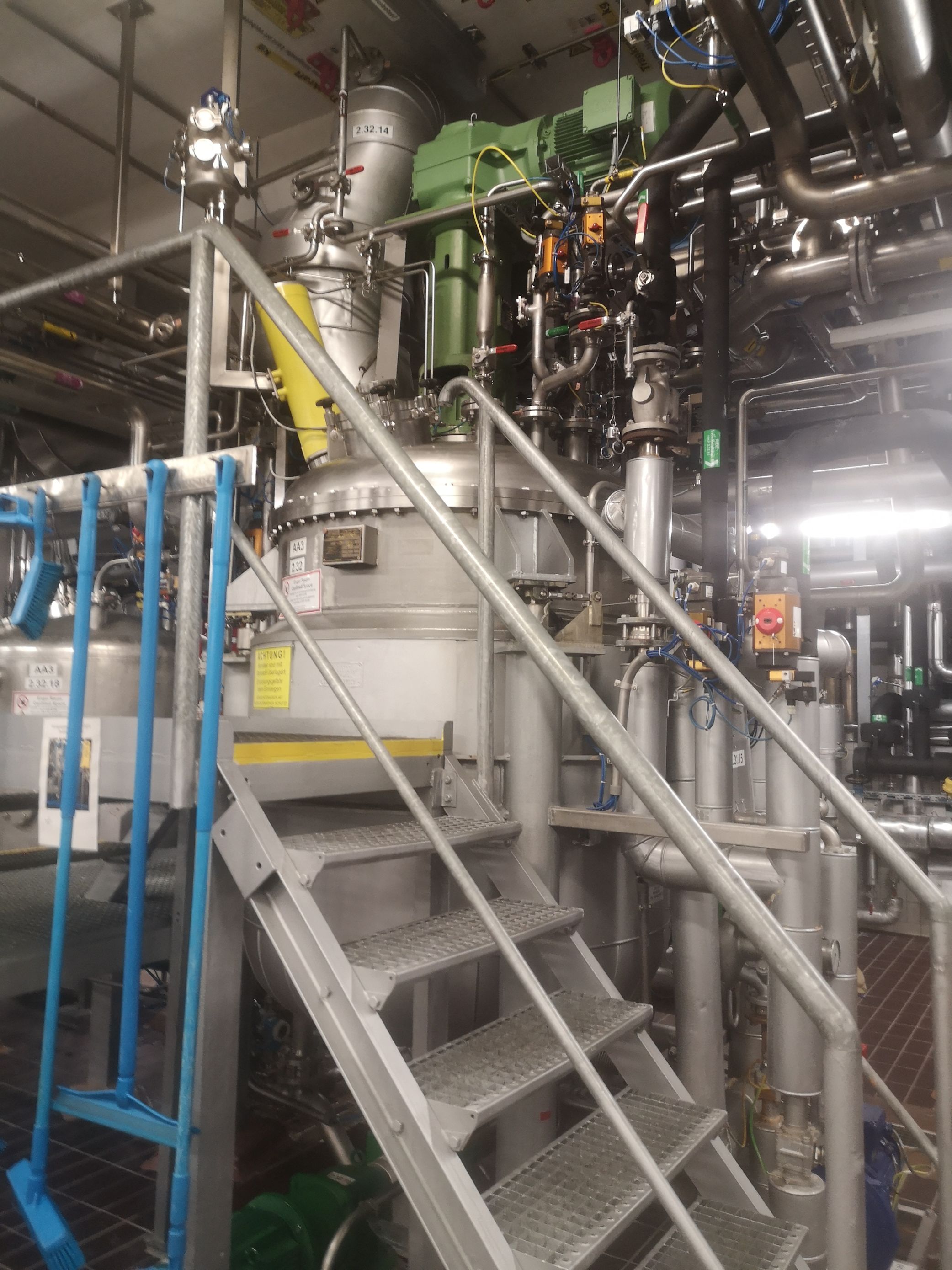  Batch-Type Agitated Reactor 2,650 L (697 gallons) Stainless Steel Austenitic For Sale - IPP# 236078