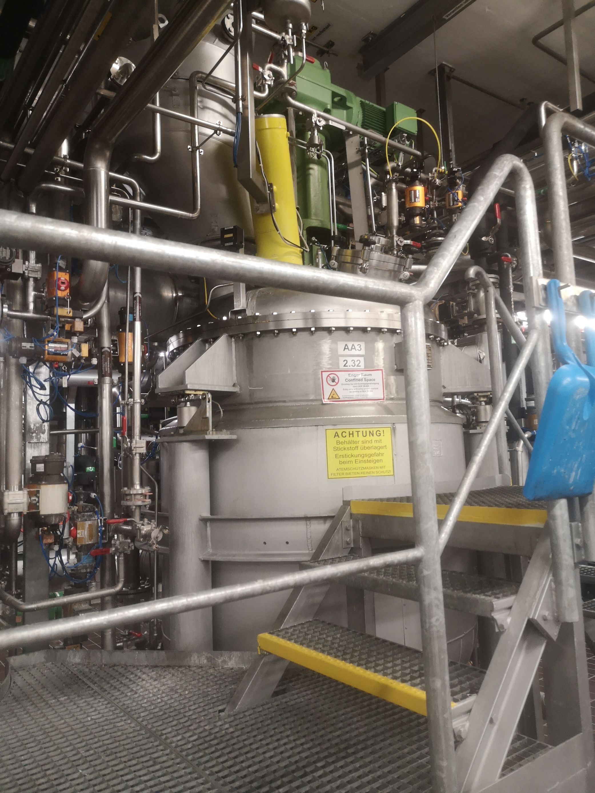  Batch-Type Agitated Reactor 2,650 L (697 gallons) Stainless Steel Austenitic For Sale - IPP# 236078