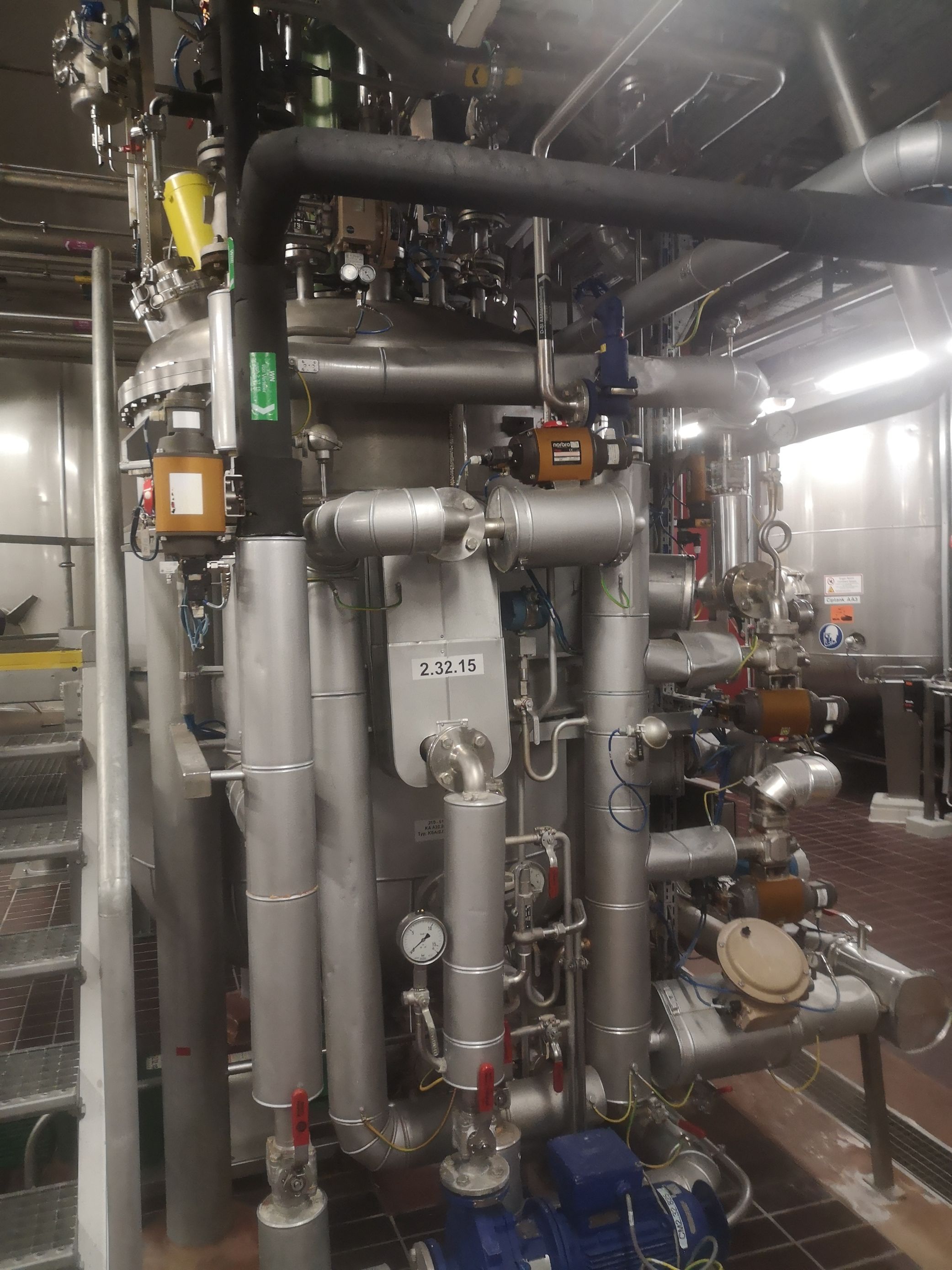  Batch-Type Agitated Reactor 2,650 L (697 gallons) Stainless Steel Austenitic For Sale - IPP# 236078