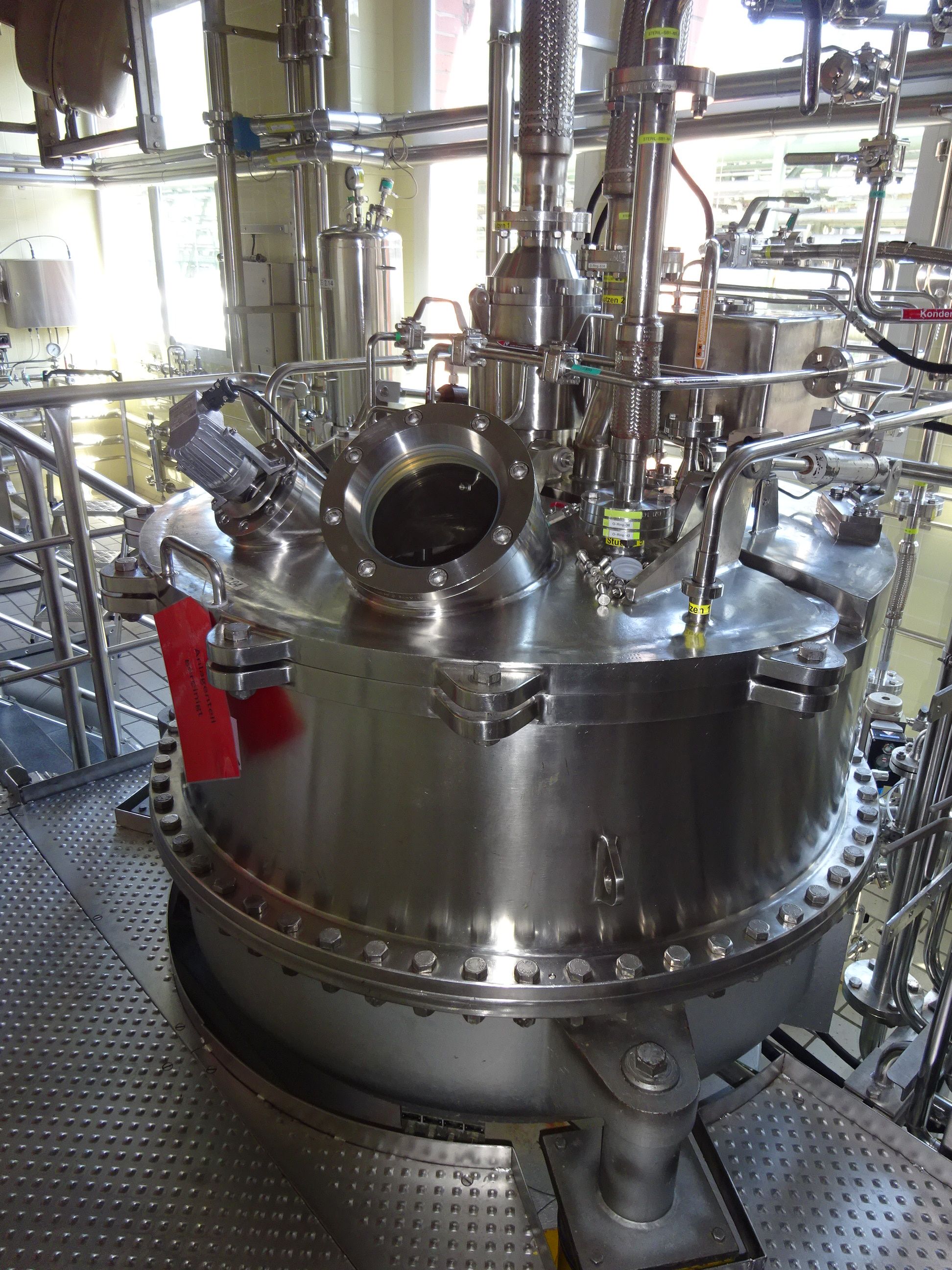  Stainless Steel 316 Manual Discharge-Top Centrifuge-Basket 1,250 mm (49.2 in) For Sale - IPP# 231133