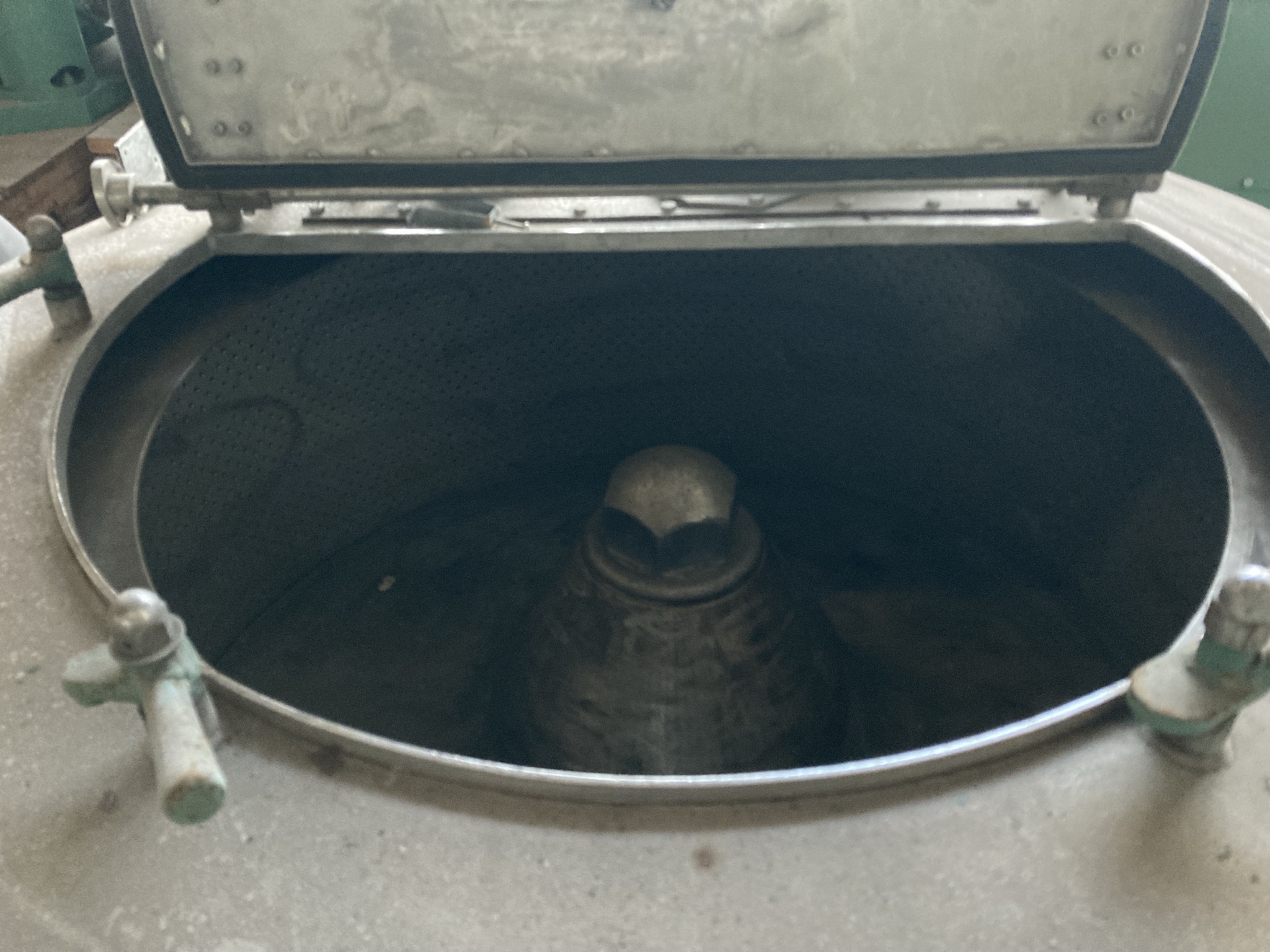  Stainless Steel 316 Manual Discharge-Top Centrifuge-Basket 1,200 mm (47.2 in) For Sale - IPP# 702023